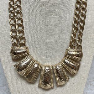 Big bold gold tone necklace, eye catching, stylish